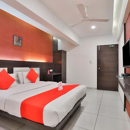 Hotel Salute Ahmedabad Exterior photo