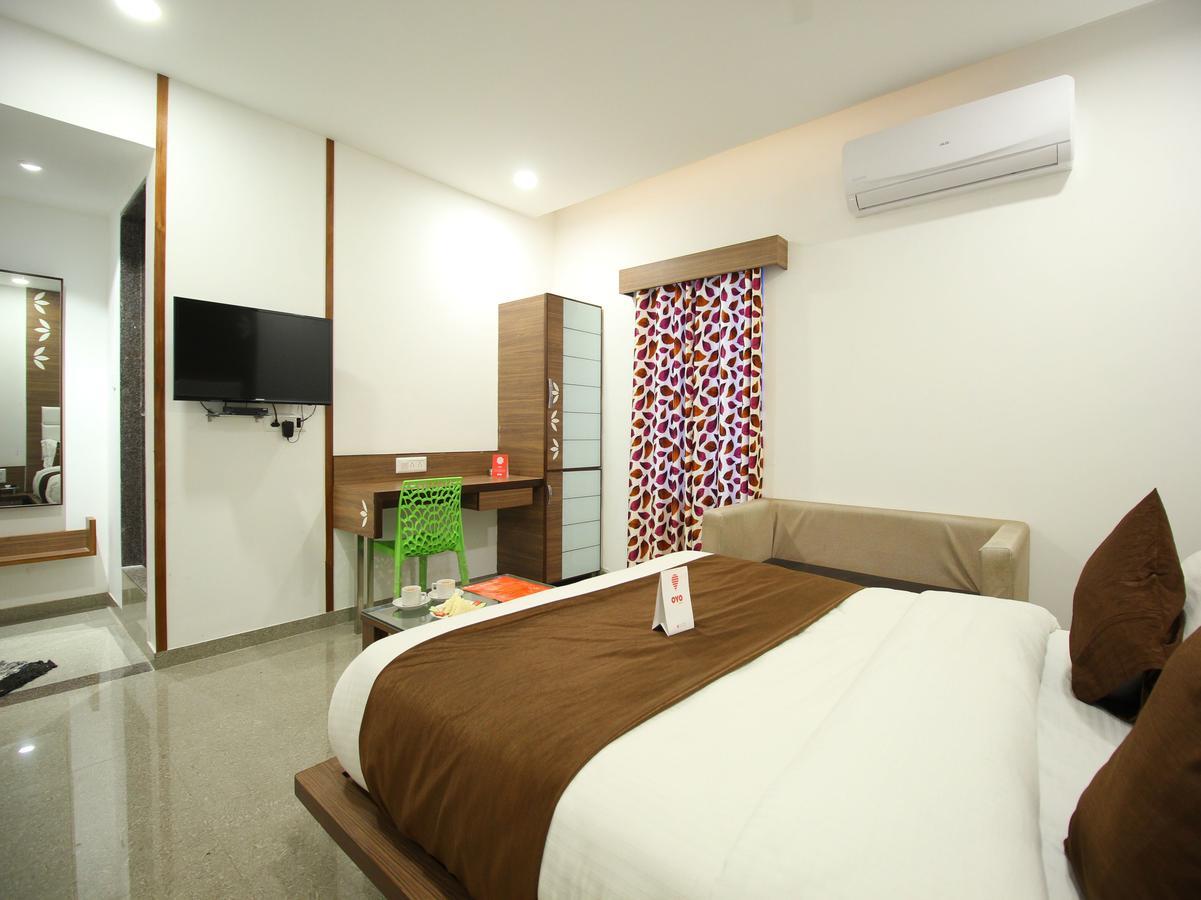 Hotel Salute Ahmedabad Exterior photo