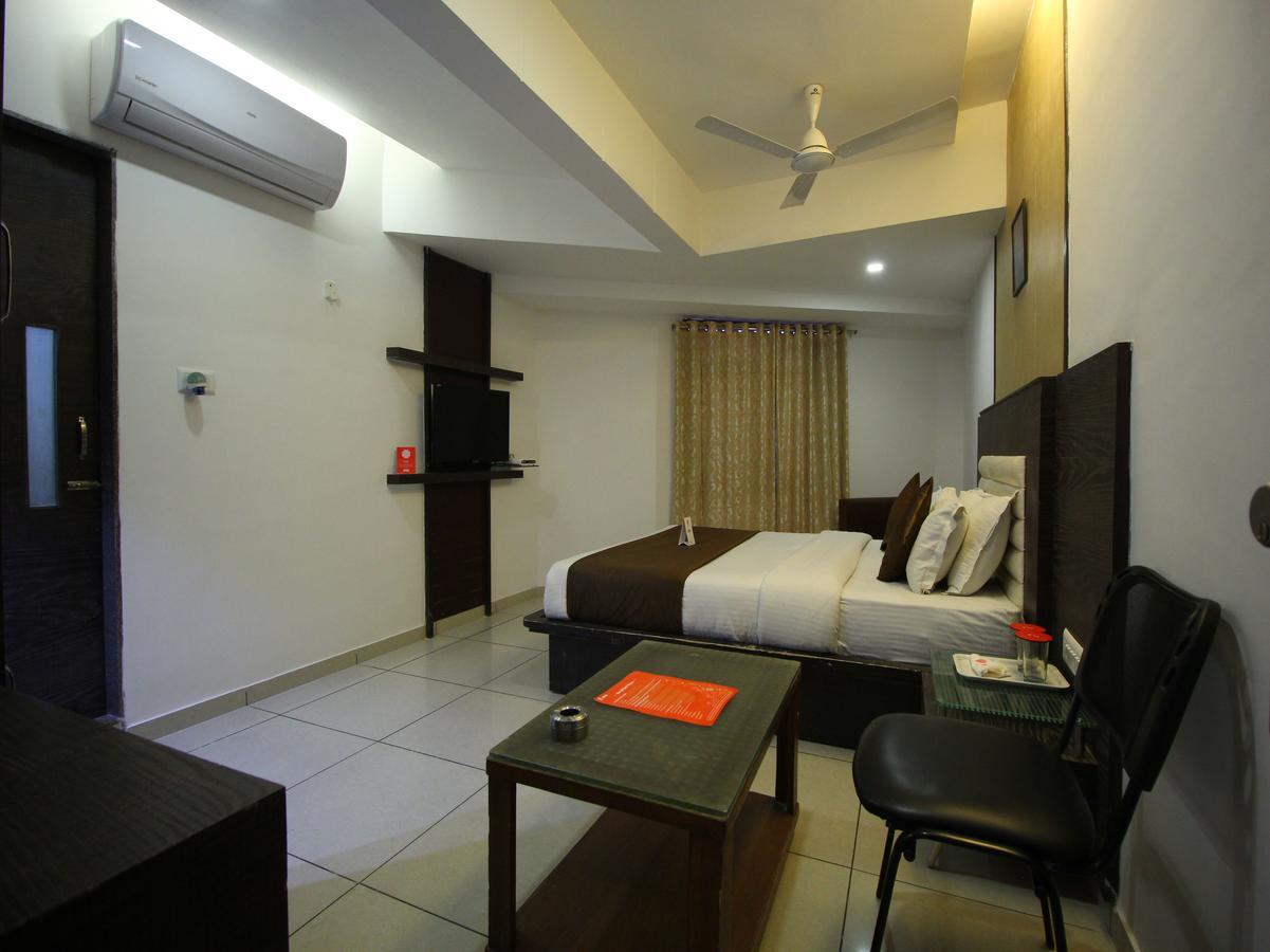 Hotel Salute Ahmedabad Exterior photo