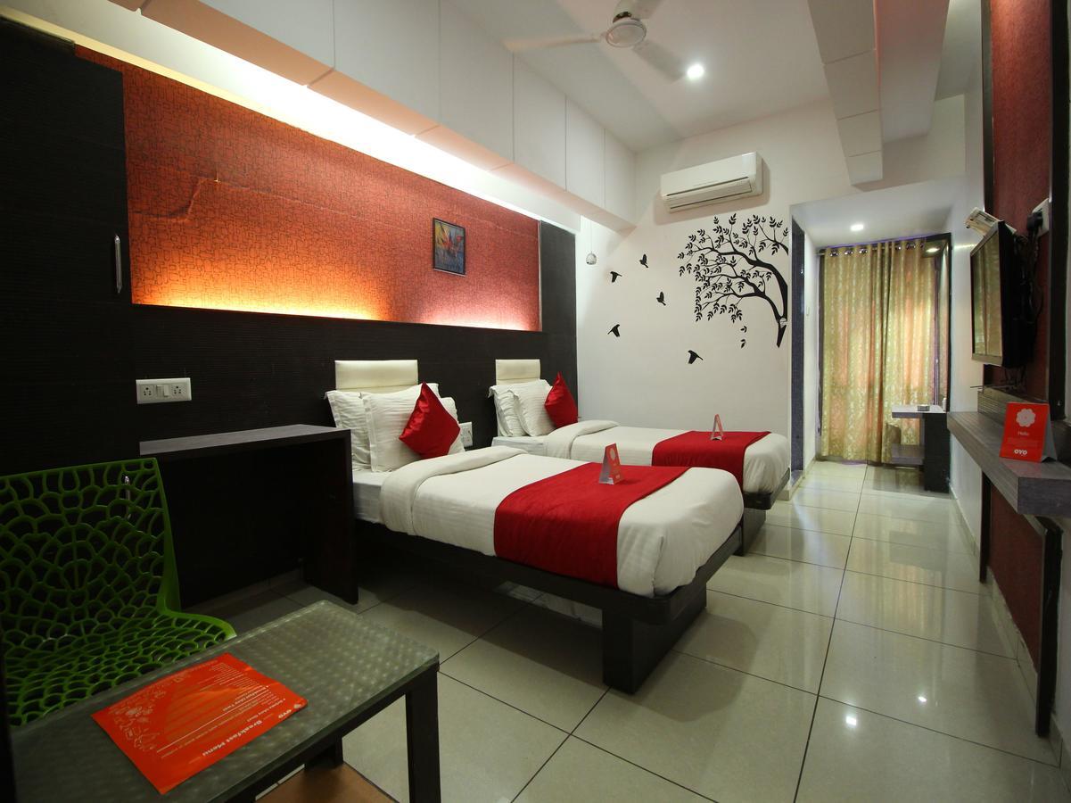 Hotel Salute Ahmedabad Exterior photo