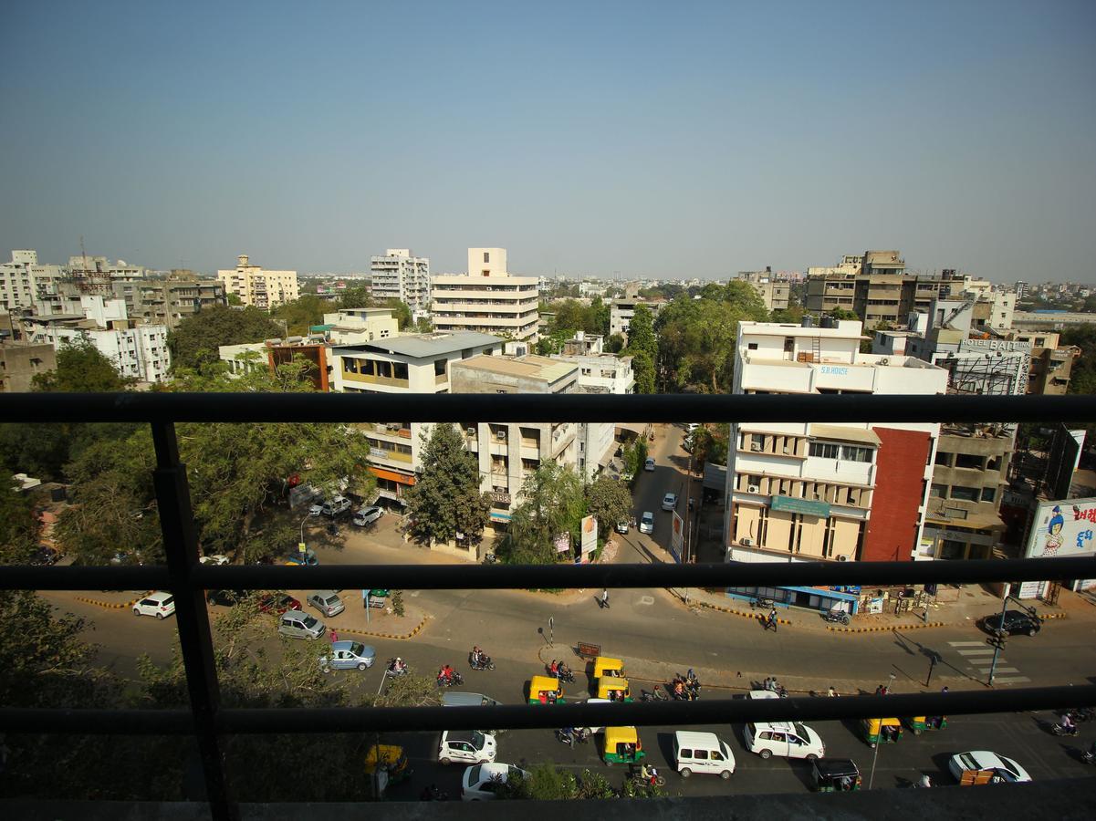 Hotel Salute Ahmedabad Exterior photo
