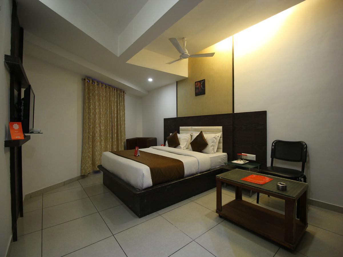 Hotel Salute Ahmedabad Exterior photo