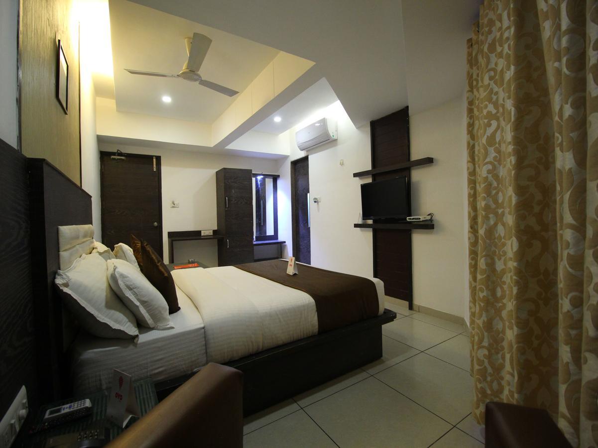 Hotel Salute Ahmedabad Exterior photo