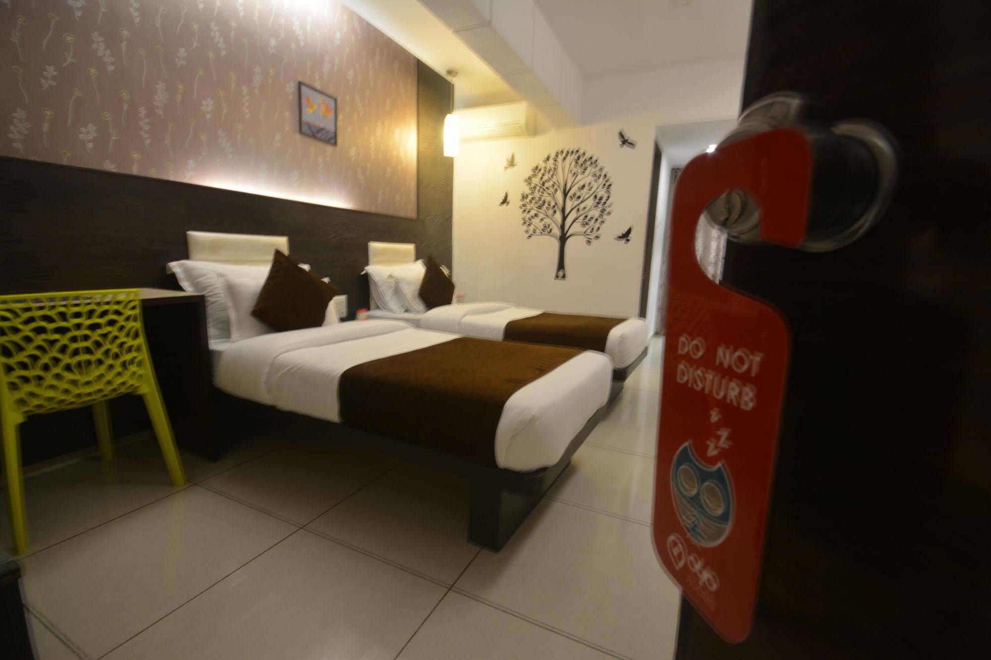 Hotel Salute Ahmedabad Exterior photo