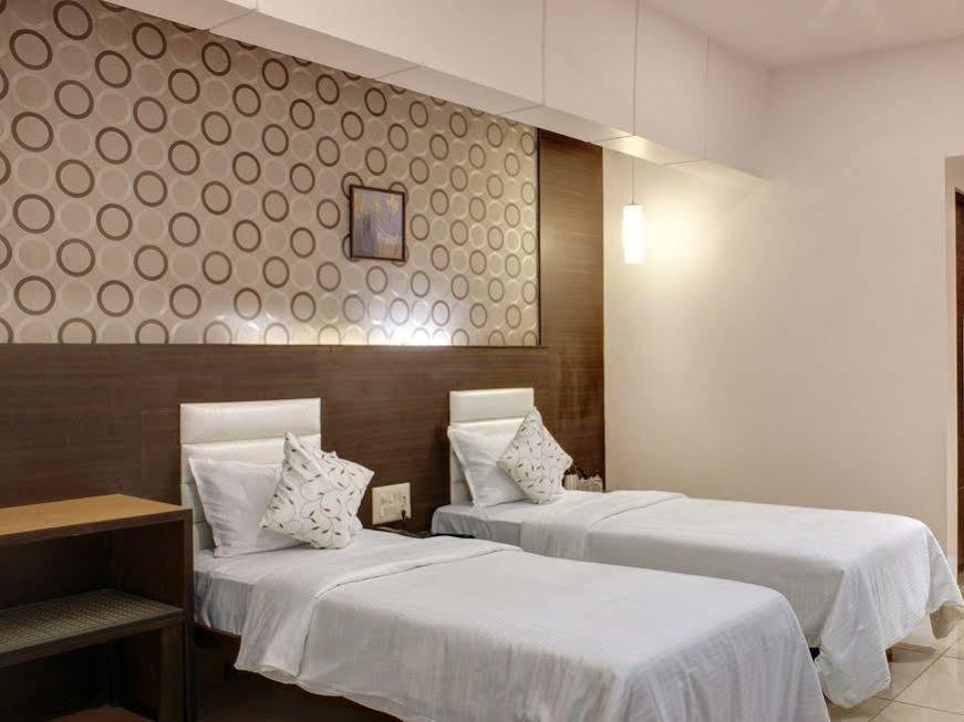 Hotel Salute Ahmedabad Exterior photo