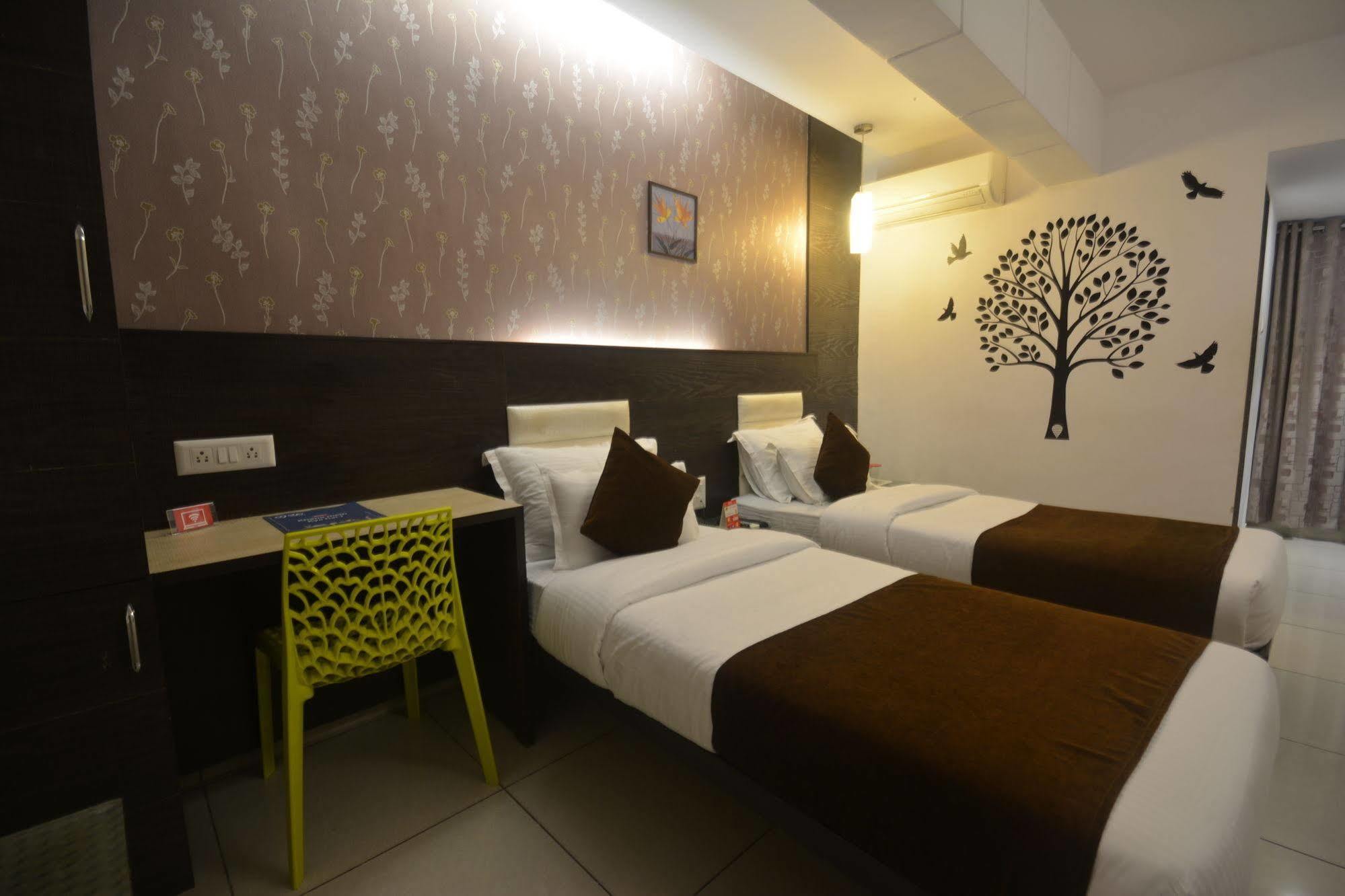 Hotel Salute Ahmedabad Exterior photo