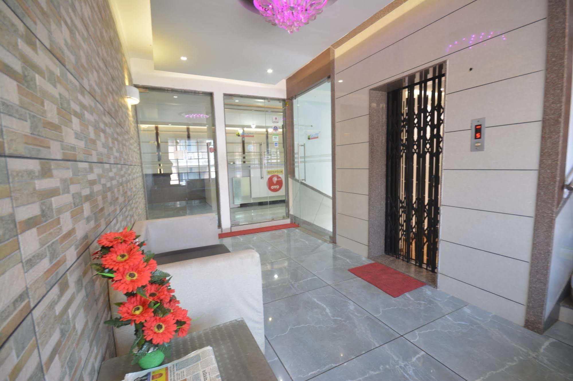 Hotel Salute Ahmedabad Exterior photo