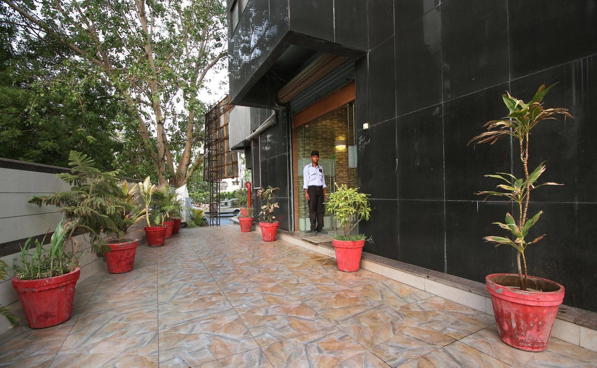 Hotel Salute Ahmedabad Exterior photo
