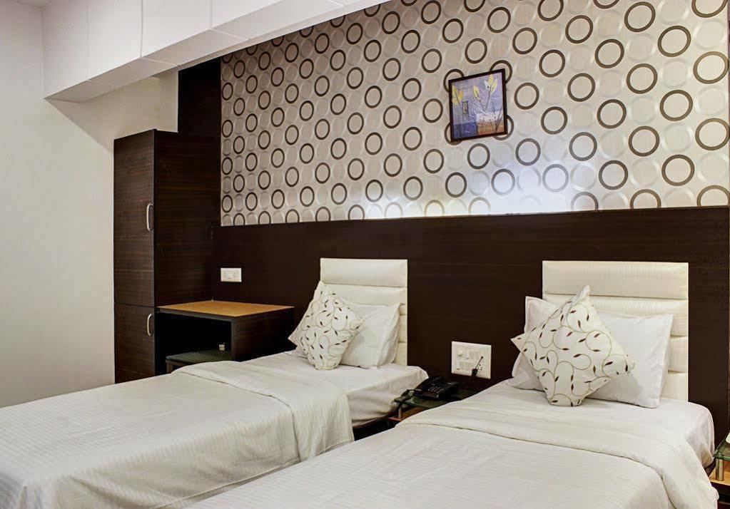 Hotel Salute Ahmedabad Exterior photo