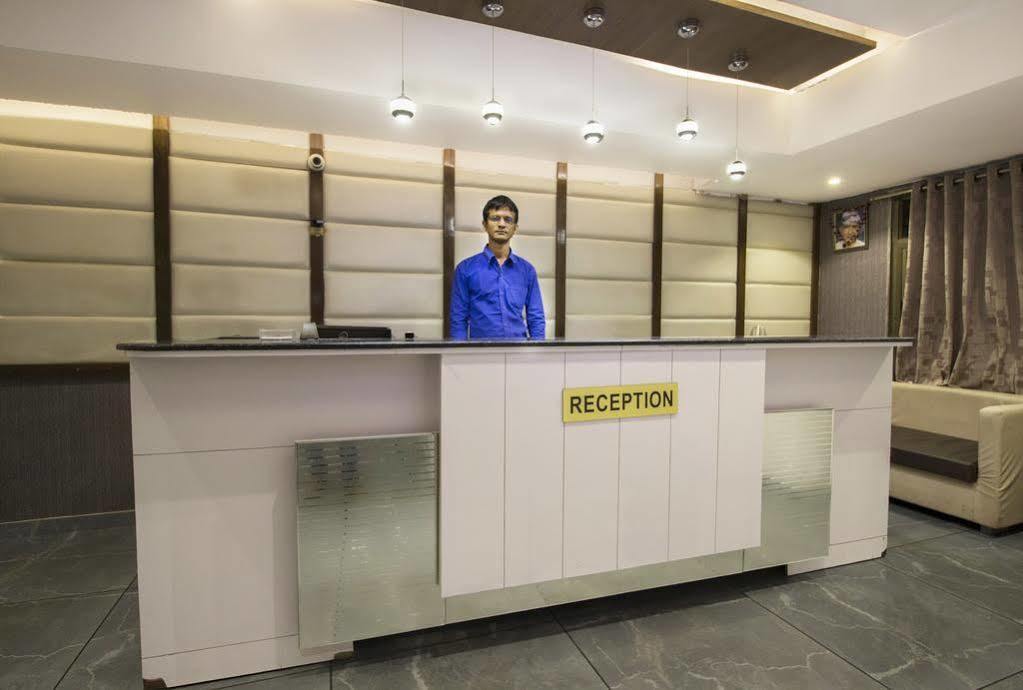 Hotel Salute Ahmedabad Exterior photo