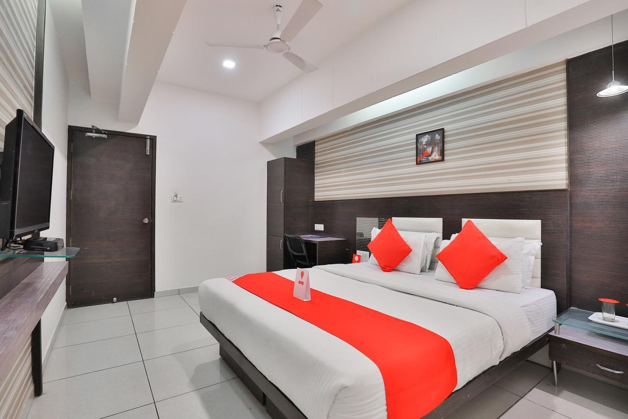 Hotel Salute Ahmedabad Exterior photo