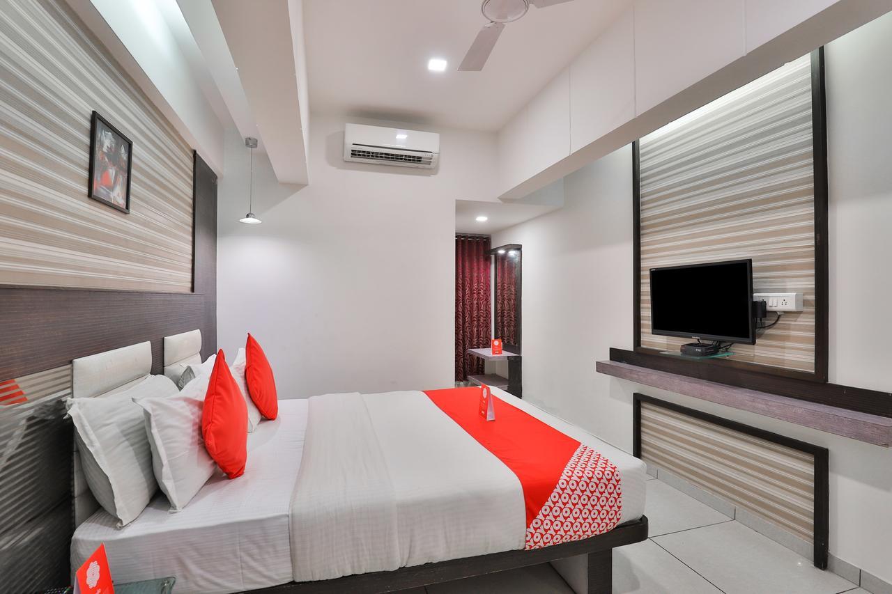 Hotel Salute Ahmedabad Exterior photo