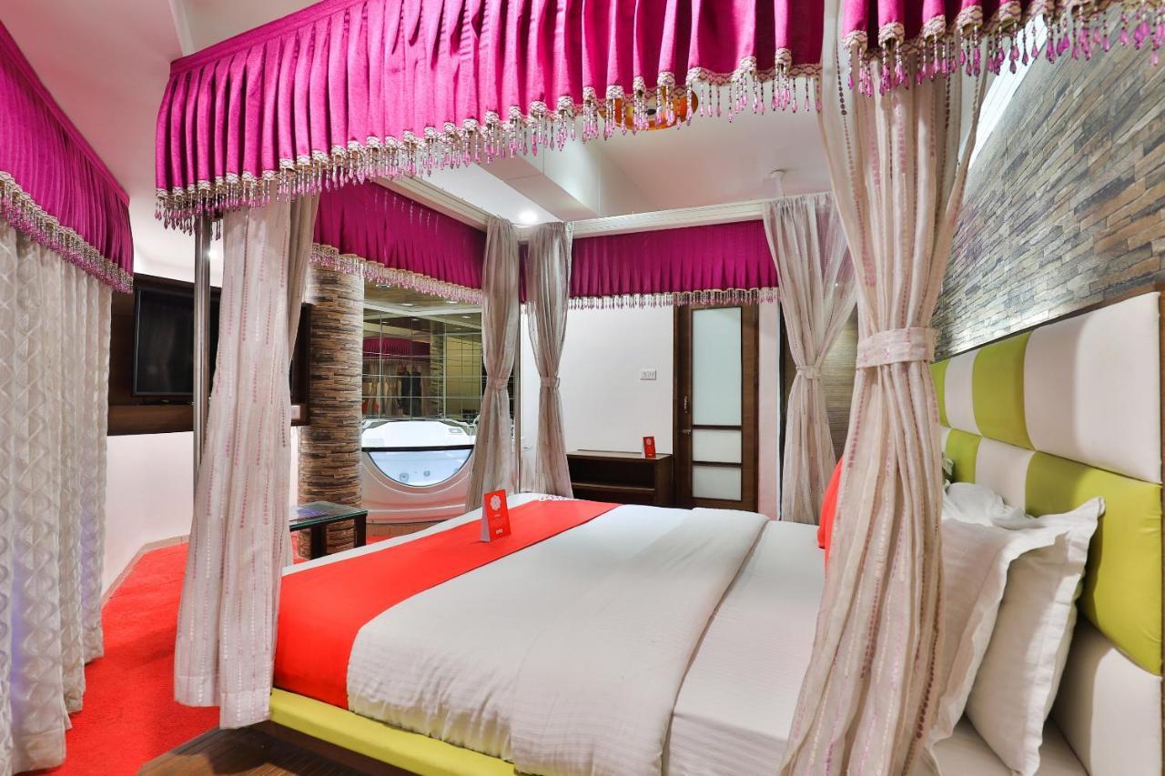 Hotel Salute Ahmedabad Exterior photo