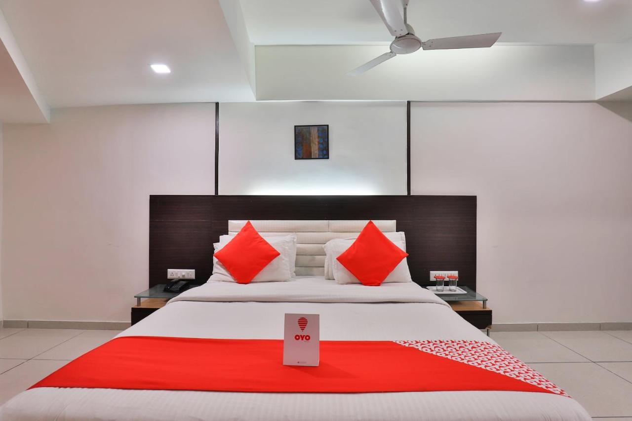 Hotel Salute Ahmedabad Exterior photo