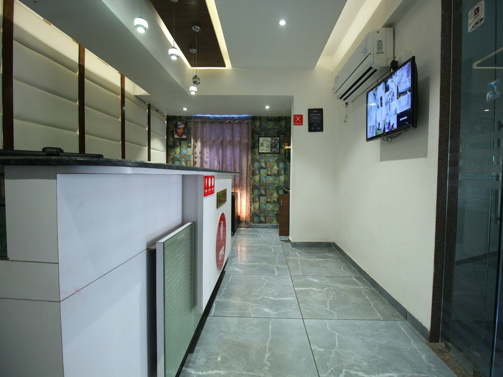 Hotel Salute Ahmedabad Exterior photo